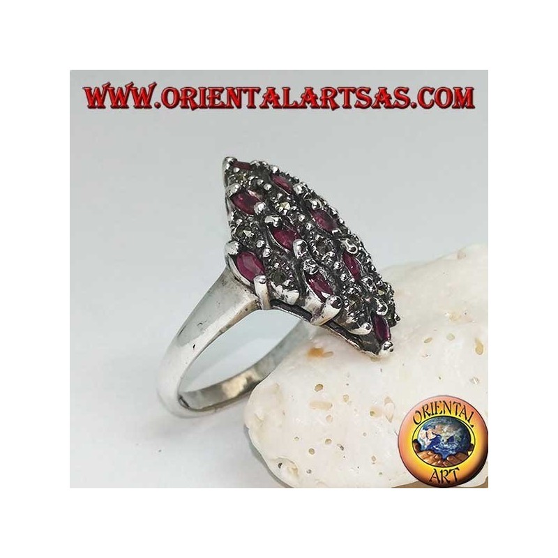 Bague en argent losange parsemée de rubis ovales naturels et de marcassite