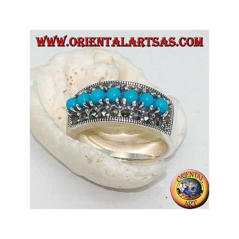 Bague en argent avec une rangée de boules turquoise entourée de marcassite