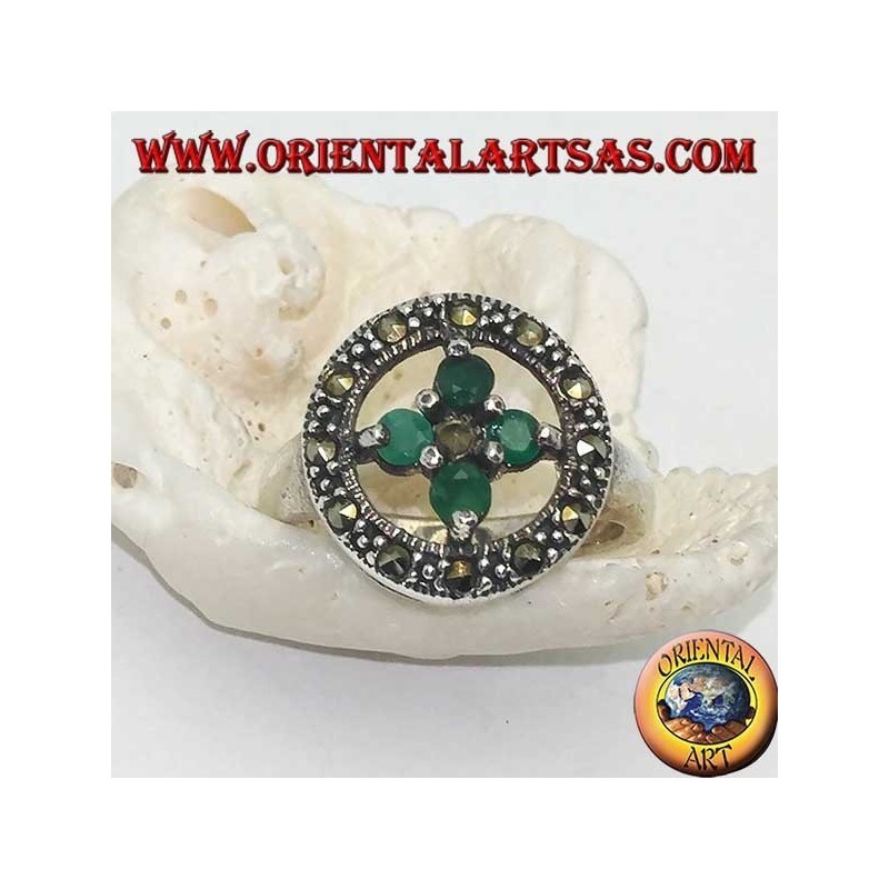 Bague ronde en argent avec une croix de 4 émeraudes rondes sertie