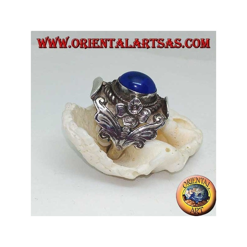 Silberring mit ovalem Cabochon Lapislazuli und nepalesischer Fassung mit Blume an den Seiten