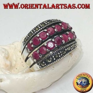 Bague arrondie en argent avec deux rangées de rubis entre deux rangées de marcassites