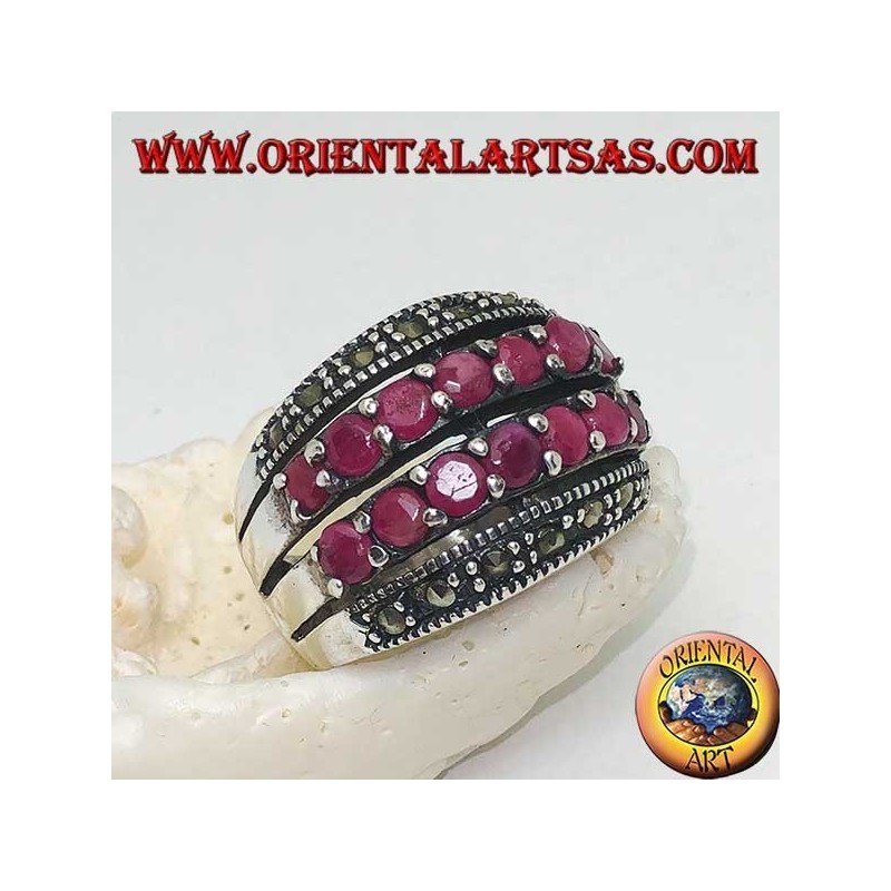 Anillo de plata con una banda redondeada con dos hileras de rubíes entre dos hileras de marcasitas