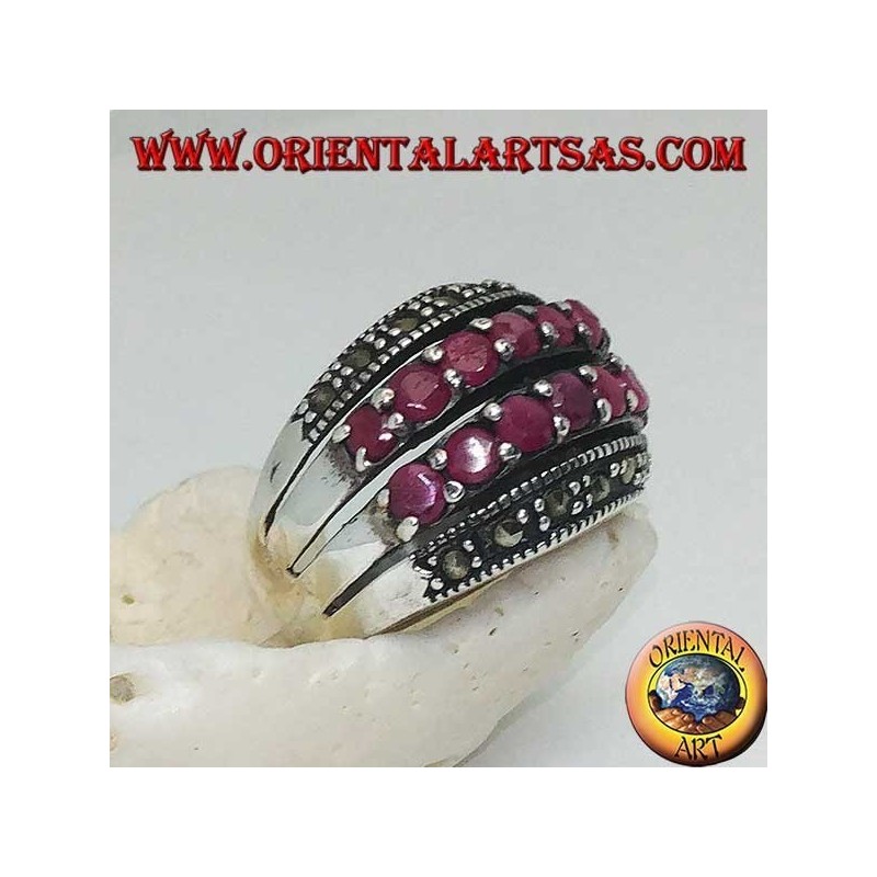 Bague arrondie en argent avec deux rangées de rubis entre deux rangées de marcassites