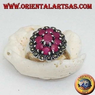 Anello in argento con rubino naturale ovale contornato da 8 rubini incastonati e marcassiti