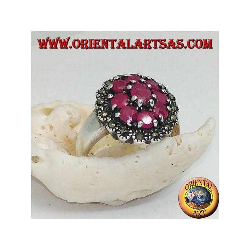 Bague en argent avec rubis naturel ovale entouré de 8 rubis sertis et marcassites
