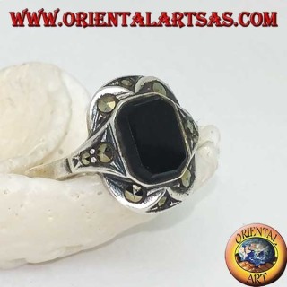 Silberring mit rechteckigem Onyx mit Markasiten an den Ecken und Seiten