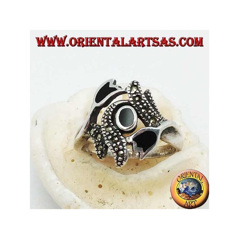 Bague en argent avec onyx ovale entre deux tulipes en onyx et tiges avec marcassites