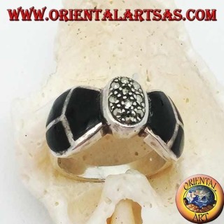 Anillo de plata con forma de pajarita con ónice y marcasitas