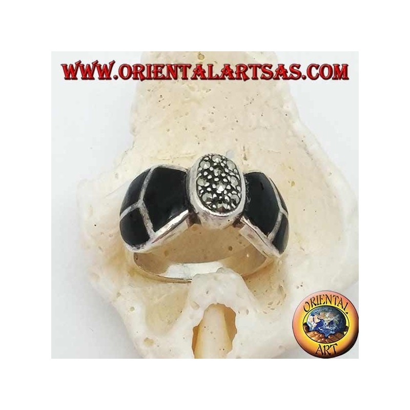 Anillo de plata con forma de pajarita con ónice y marcasitas