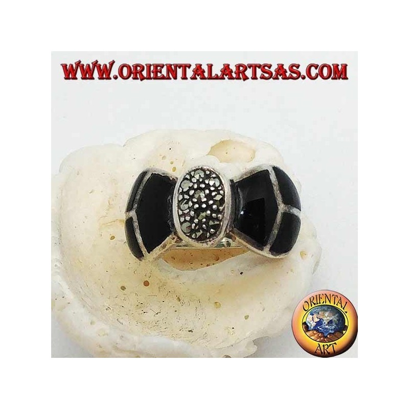 Bague en argent en forme de noeud papillon avec onyx et marcassites
