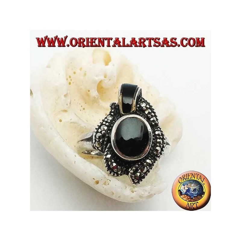 Silberring mit ovalem Onyx, umgeben von Markasiten und einem Onyxband
