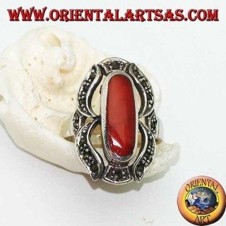 Bague en argent avec cornaline ovale allongée dans une marcassite huit