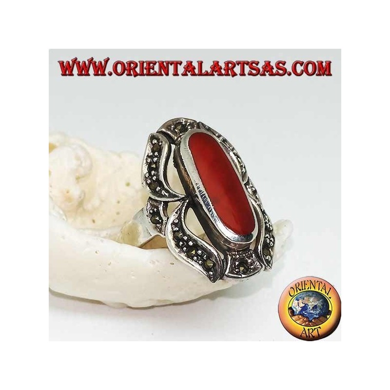 Anillo de plata con cornalina ovalada alargada en una marcasita ocho