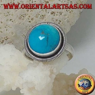 Anillo de plata con un cabujón redondo turquesa rodeado de una fila de discos (14)