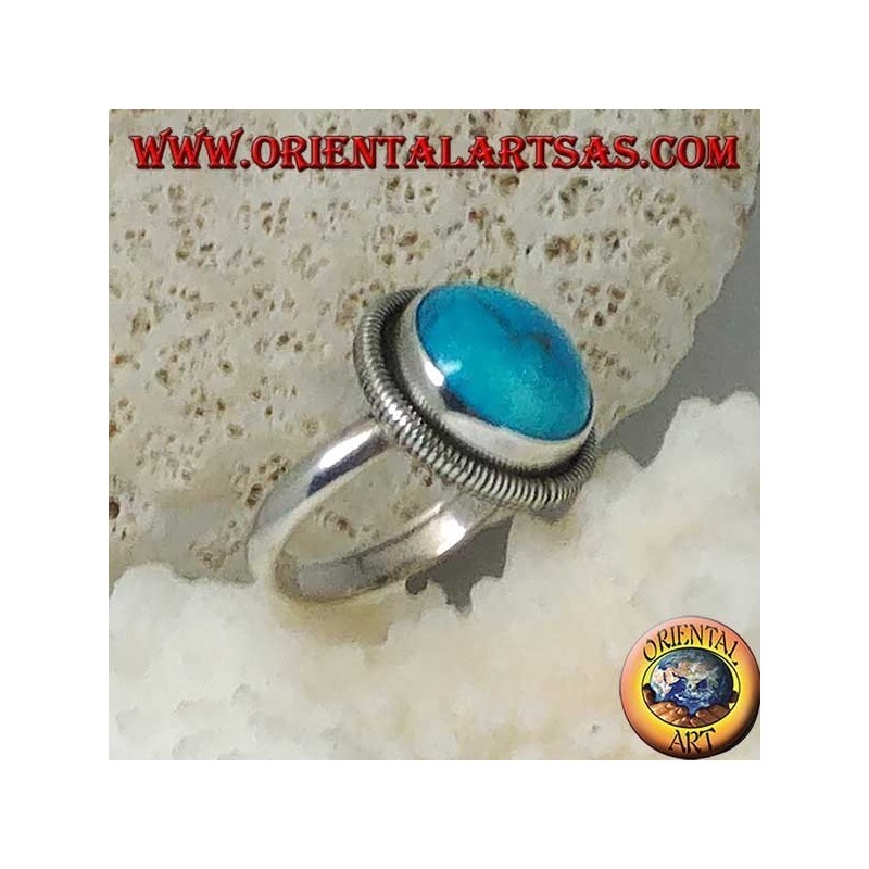 Anello in argento con turchese tondo a cabochon contornato da una fila di dischetti (14)