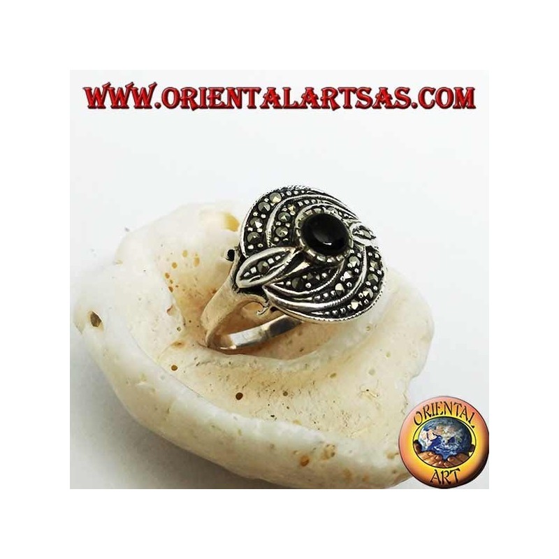 Silberring mit rundem Onyx und dreifach konzentrischer Markasitlinie