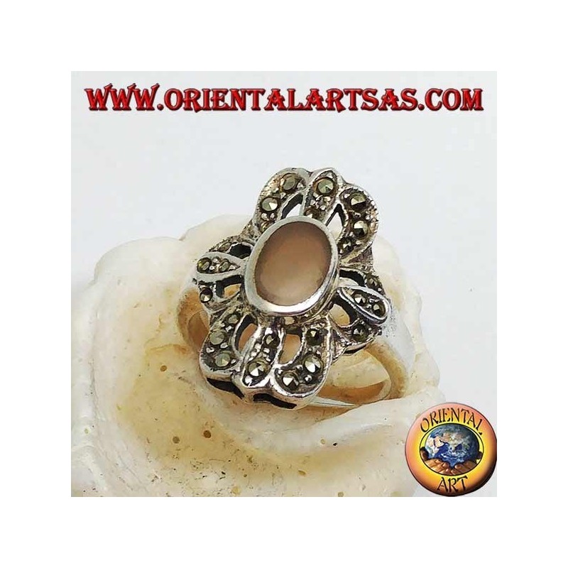 Bague en argent avec agate ovale entourée d'une croix triple ligne percée de marcassite