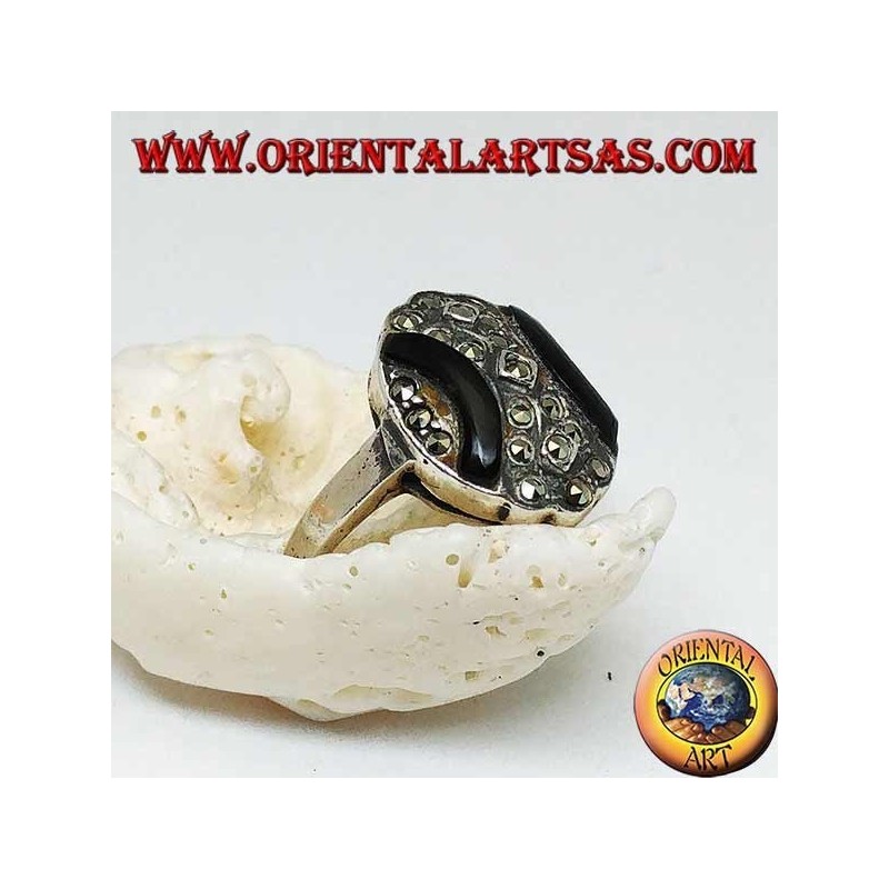 Bague ovale en argent avec bandes incurvées d'onyx et de marcassite
