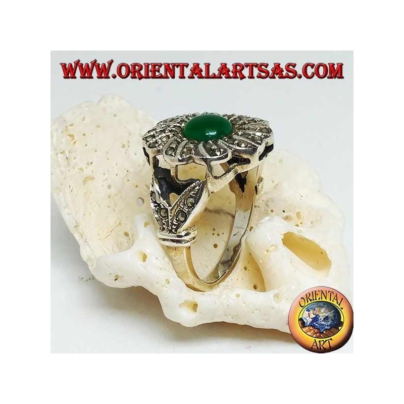 Bague fleur en argent avec agate verte ronde entourée de marcassite