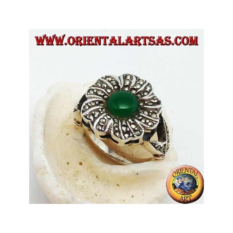 Bague fleur en argent avec agate verte ronde entourée de marcassite