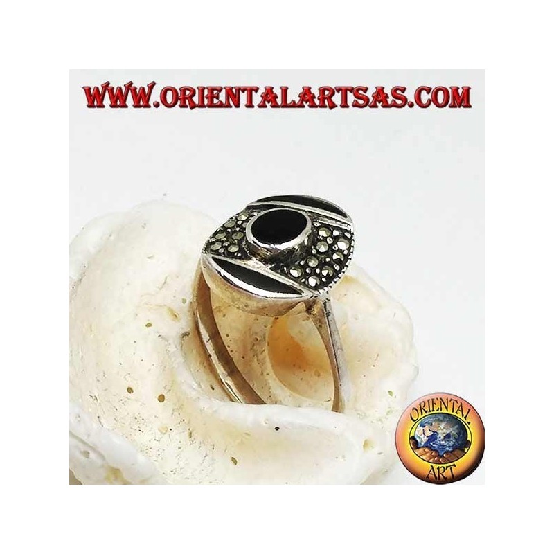 Oval silver ring with central onyx on an oblique band of marcasite between two of onyx
