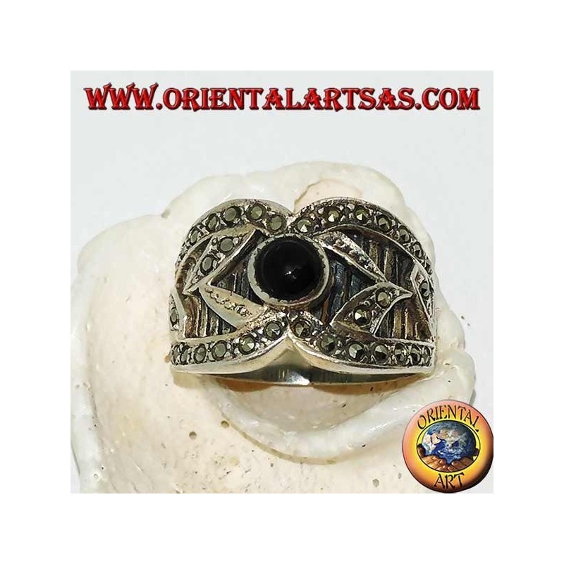 Wide band silver ring with round onyx and decorations in high relief with marcasite