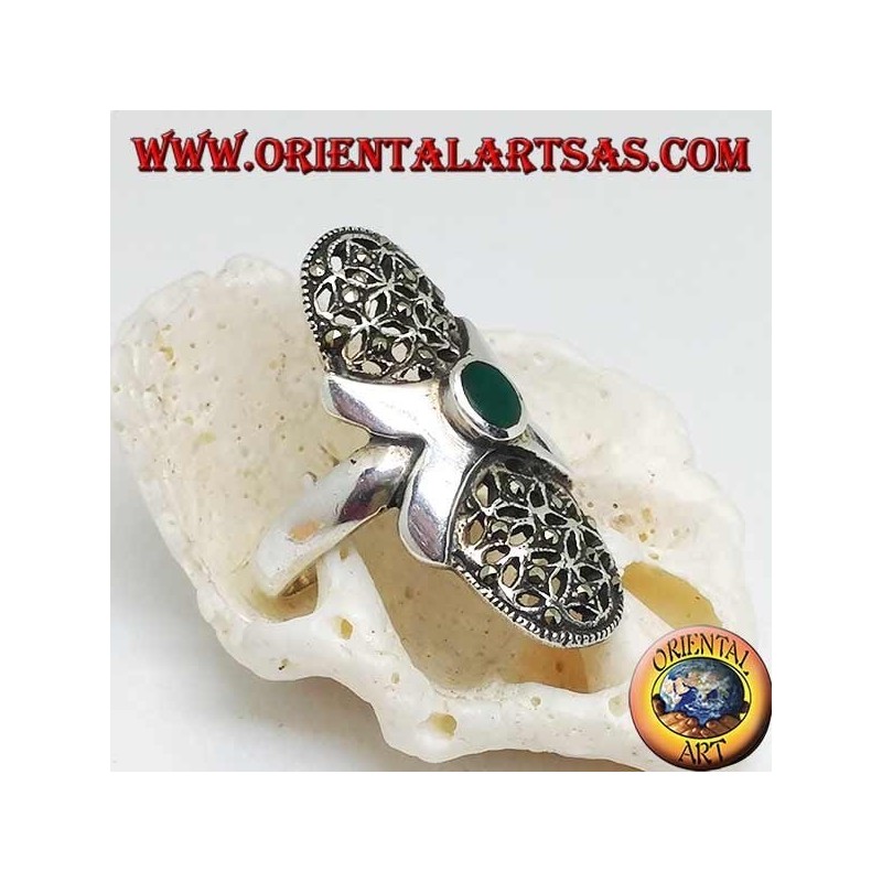 Anello in argento con agata verde ovale croce liscia e tela ovale traforata tempestata di marcassiti