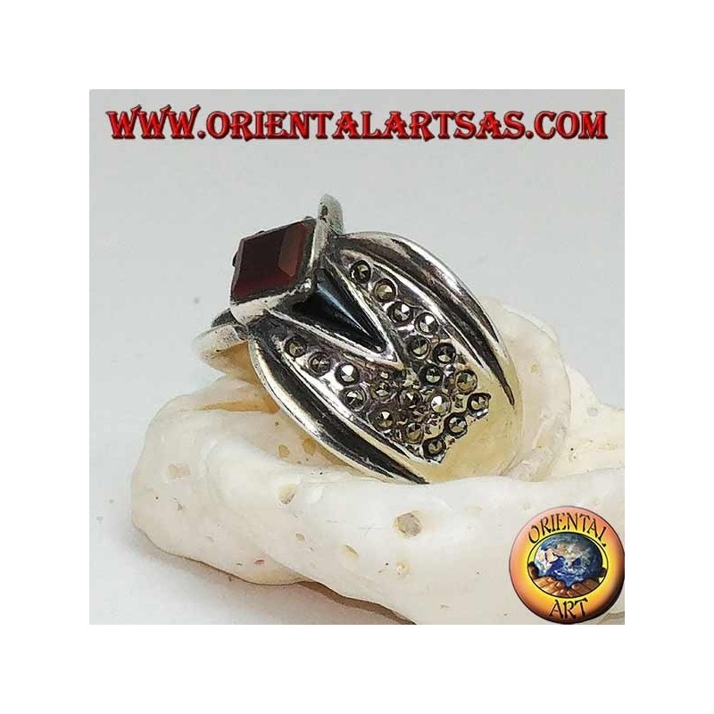 Anello in argento a fascione con corniola romboidale su onice a navetta e marcassite intorno