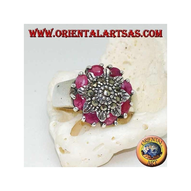 Bague fleur en argent parsemée de marcassites entourée de rubis naturels sertis