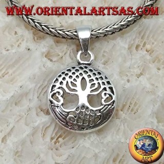 Colgante de plata, Yggdrasil en el círculo pequeño (árbol de la vida o árbol cósmico)