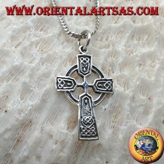 Ciondolo in argento, croce celtica con decorazioni celtiche in bassorilievo