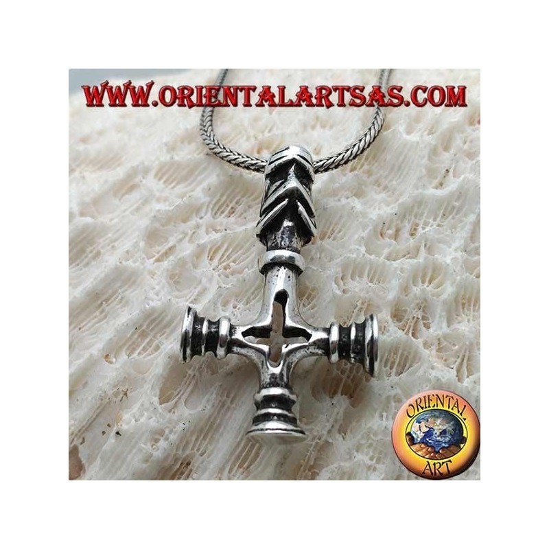 Silver pendant, inverted cross with the head of the infernal hound as a hook