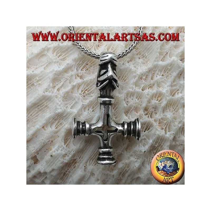 Pendentif en argent, croix inversée avec la tête du chien infernal en crochet