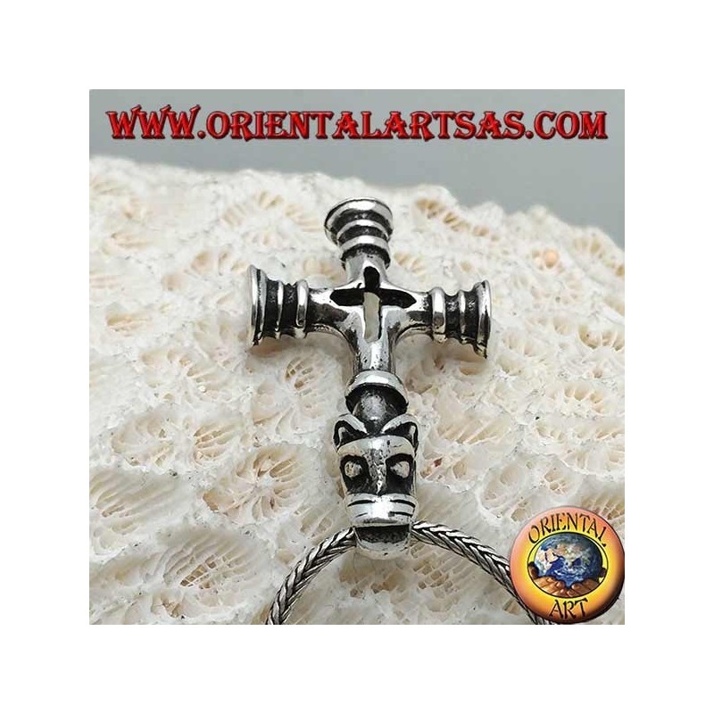 Pendentif en argent, croix inversée avec la tête du chien infernal en crochet