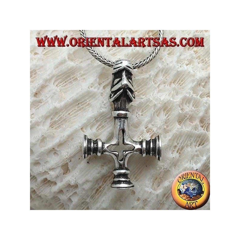 Pendentif en argent, croix inversée avec la tête du chien infernal en crochet