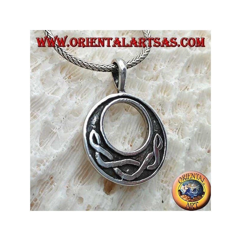 Colgante de plata, disco con nudo celta típico en bajo relieve
