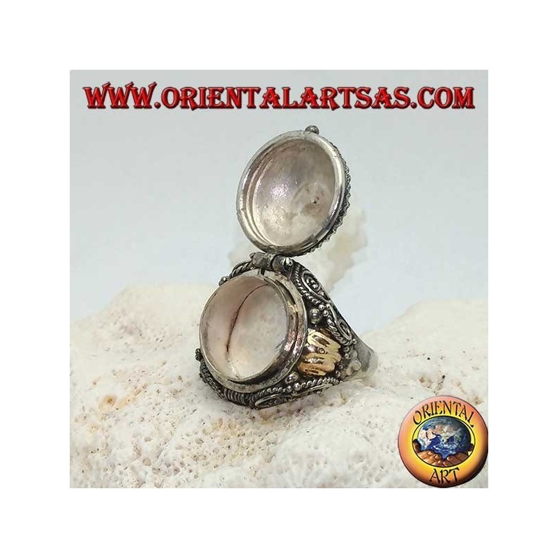 Silberner Boxring mit rundem Amethyst auf achtzackigem Stern und goldener Platte an den Seiten