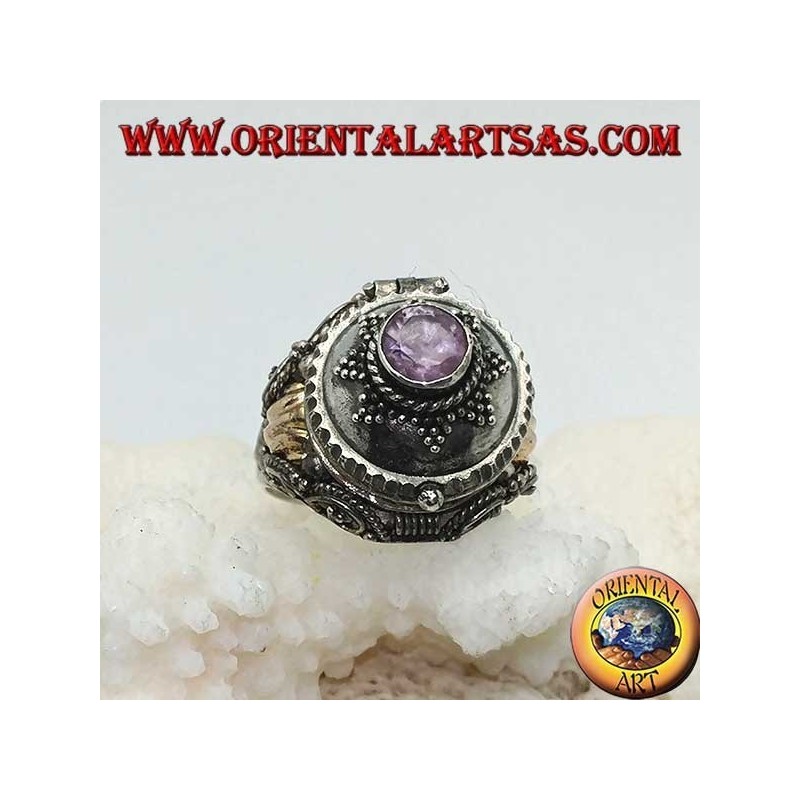 Bague en argent avec améthyste ronde sur étoile à huit branches et plaque en or sur les côtés