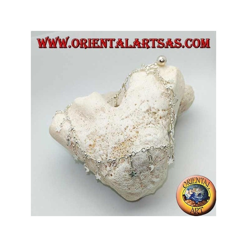 Tobillera plateada con estrellas y lunas colgantes alternas y una pequeña campana
