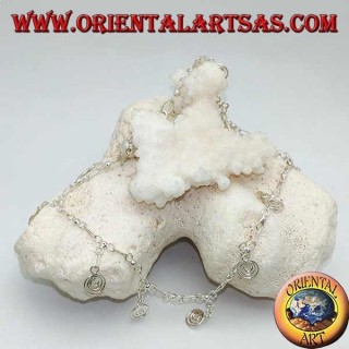 Tobillera plateada con espirales colgantes con campana