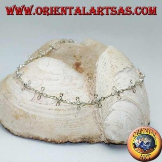 Bracelet de cheville en argent avec trèfles à quatre feuilles stylisés et cloche