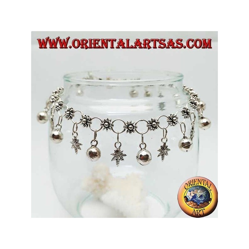 Tobillera plateada con flores y hojas de marihuana y campanas colgantes alternas