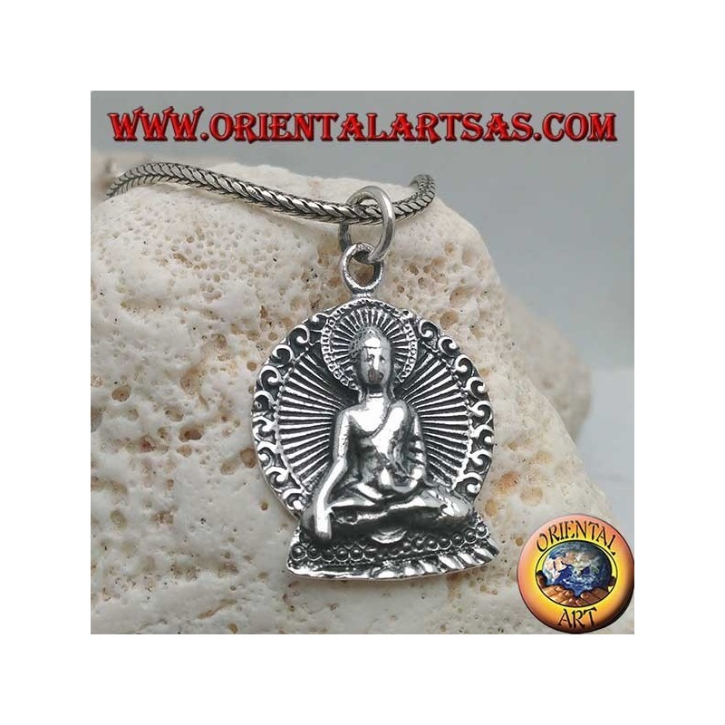 Pendentif Bouddha en argent en position "Bhumisparsha Mudra" avec halo dans le disque