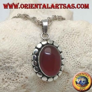 Colgante de plata con cornalina de cabujón ovalada rodeada de pernos de disquete