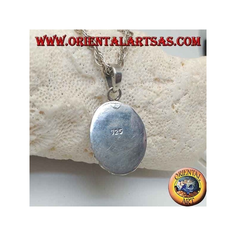 Ciondolo in argento con corniola ovale a cabochon contornata da borchie a dischetti