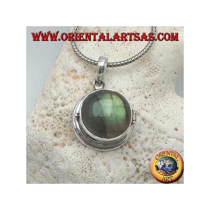 Pendentif en argent dans un cadre photo avec une labradorite cabochon ronde