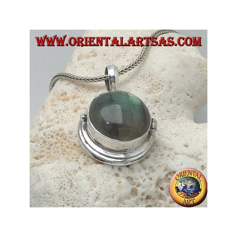 Silver pendant in photo box with round cabochon labradorite