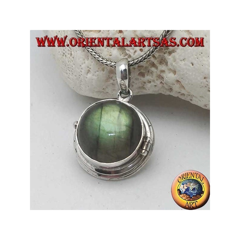 Pendentif en argent dans un cadre photo avec une labradorite cabochon ronde