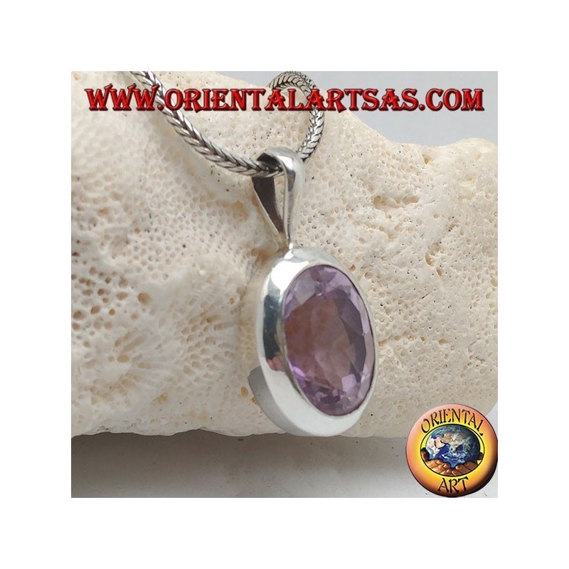 Colgante de plata con amatista natural facetada ovalada y marco liso con gancho rígido