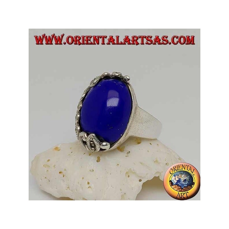 Anello in argento con sodalite ovale a cabochon e decorazioni con marcassiti floreali su un solo lato